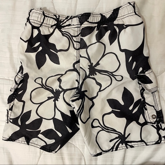 Old Navy Board Shorts for Boys (Swimwear) - Picture 3 of 3